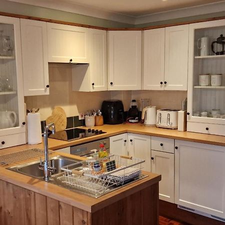 Country Style, 2 Bedroom House, Parking And Superb Location NWI Exterior foto